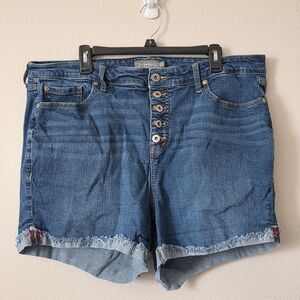 Torrid Medium Wash Denim Shorts Size 20 Button Fly